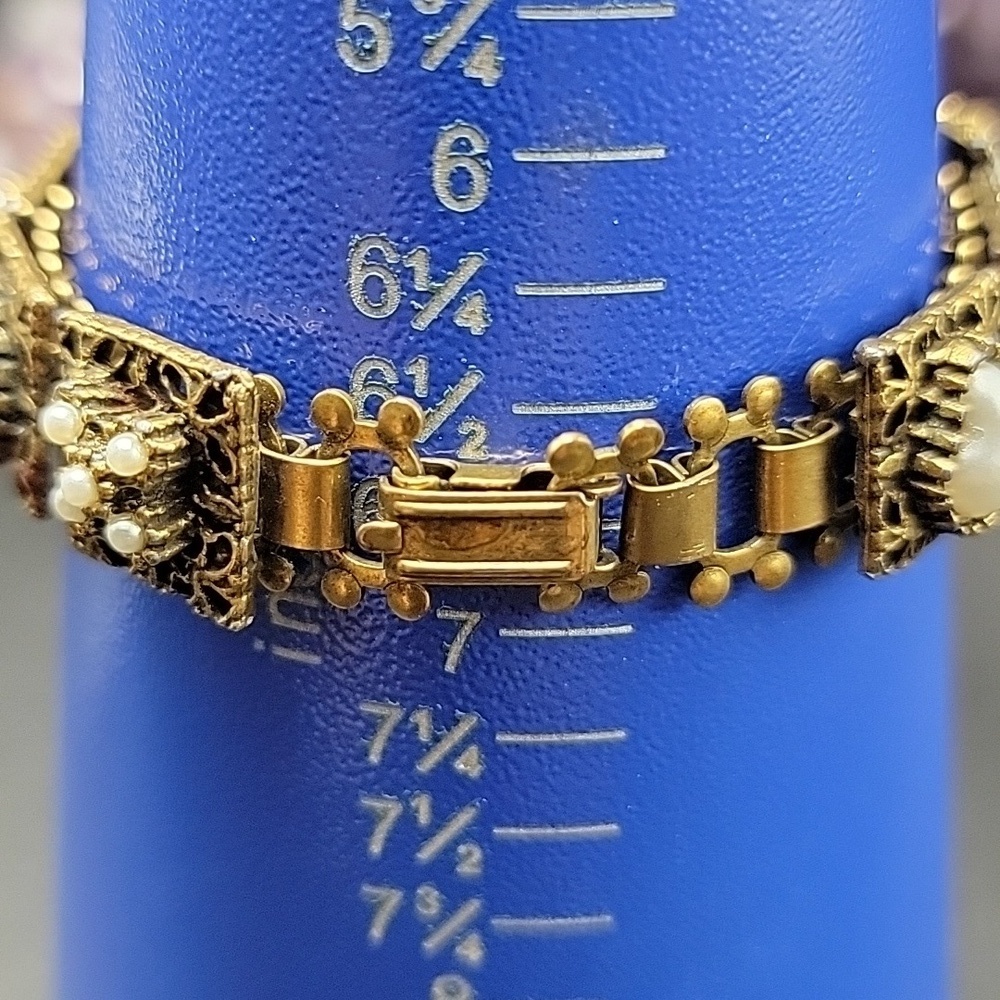 Elegant VTG Gold Tone and Square 10 Panel Filigree Faux Pearl Link Bracelet. - Picture 9 of 11